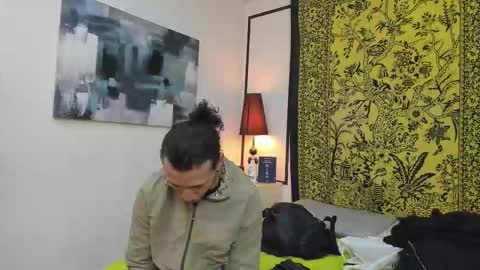 Snapshot of aria_and_orien chatting on 10.14.25 aria y orien  online show from 10.14.25