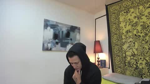 Snapshot of aria_and_orien chatting on 11.27.25 aria y orien online show from 11.27.25