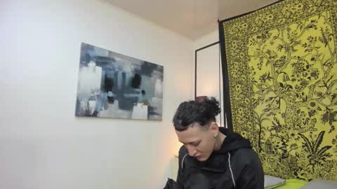 Snapshot of aria_and_orien chatting on 12.20.25 aria y orien online show from 12.20.25