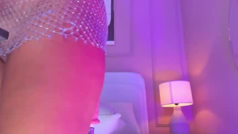 Snapshot of aria_greco chatting on 11.29.25 Aria online show from 11.29.25