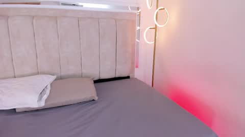 Snapshot of aria_scott1 chatting on 09.23.25 Angelica online show from 09.23.25