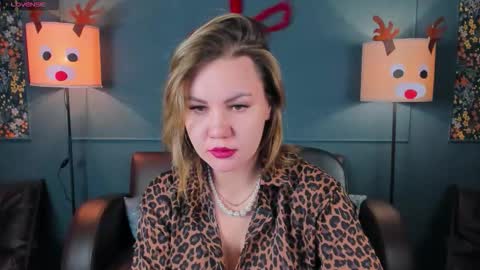 Snapshot of ariaeven chatting on 12.23.25 ariaeven online show from 12.23.25