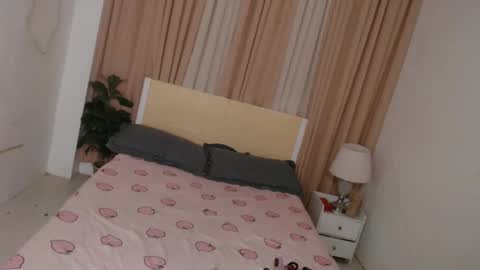 Snapshot of ariahooper chatting on 02.02.25 Christine JorgensenChristmas wish breasts implants online show from 02.02.25