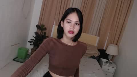 Snapshot of ariahooper chatting on 03.11.25 Christine JorgensenChristmas wish breasts implants online show from 03.11.25