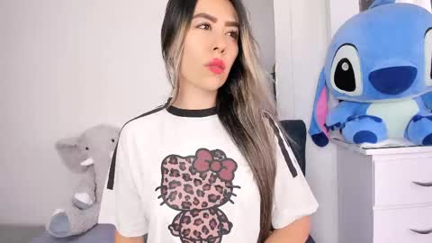 Snapshot of ariana_belucci chatting on 05.24.26 Ariana online show from 05.24.26