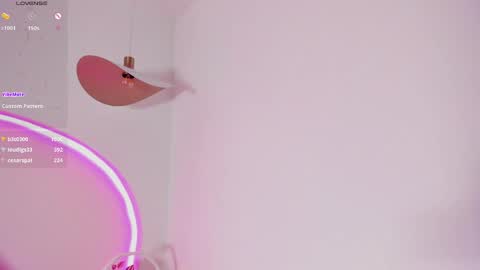 Snapshot of ariana_klart chatting on 12.27.24 Ariana online show from 12.27.24