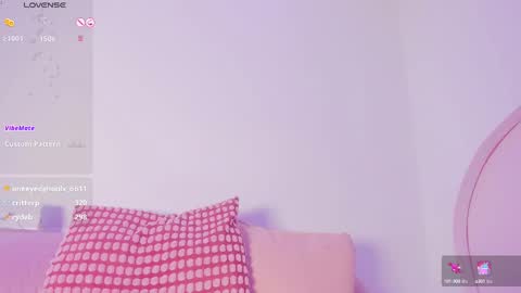 Snapshot of ariana_klart chatting on 02.14.25 Ariana online show from 02.14.25
