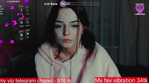 Snapshot of ariana_light chatting on 11.12.25 Ariana online show from 11.12.25