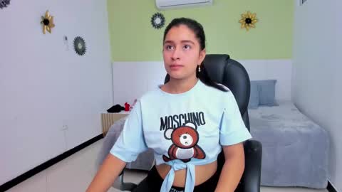 Snapshot of ariana_skinny20 chatting on 12.16.25 Ariana online show from 12.16.25