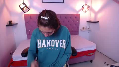 Snapshot of ariana_toro chatting on 09.19.25 ariana_toro online show from 09.19.25