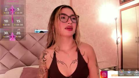 Snapshot of ariana_villada chatting on 10.24.25 Ari online show from 10.24.25