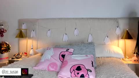 Snapshot of ariana_zc_ chatting on 10.06.25 Susan online show from 10.06.25