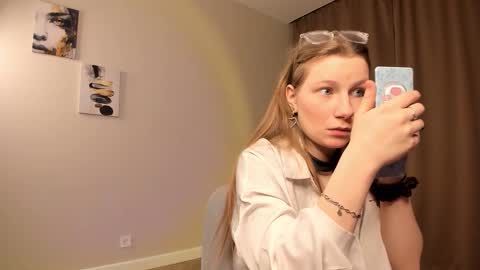 Snapshot of arianaabramek chatting on 03.03.26 Alice online show from 03.03.26