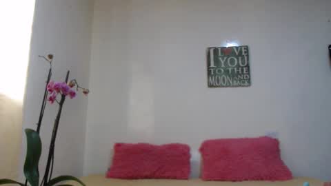 Snapshot of arianabrookss chatting on 12.18.25 Ariana online show from 12.18.25