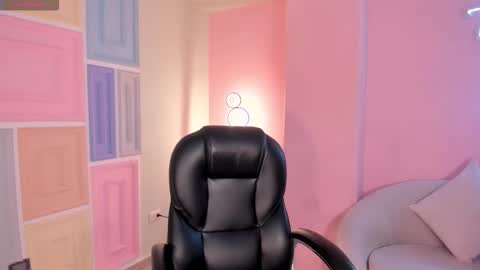 Snapshot of arianadumont chatting on 09.10.25 Ariana Dumont online show from 09.10.25