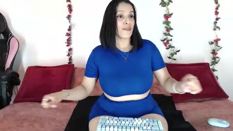 Snapshot of arianalavoie chatting on 10.29.25 Ariana online show from 10.29.25