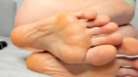 Ariana  Steven online show from 10.27.25