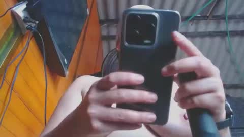 Snapshot of arianathomson chatting on 11.03.25 ARIANA online show from 11.03.25