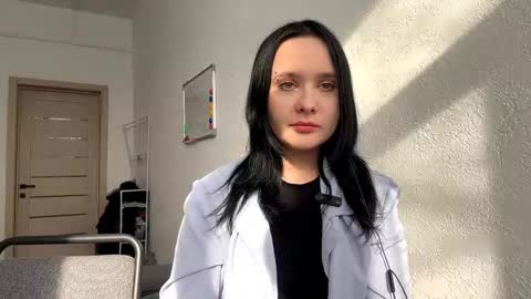 Snapshot of arianeruuska chatting on 03.12.26 Kira online show from 03.12.26