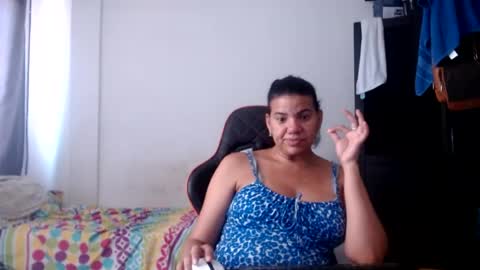 Snapshot of ariannaloovel chatting on 07.25.26 ariannaloovel online show from 07.25.26