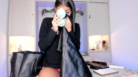 Snapshot of ariannavega_ chatting on 06.01.26 ariannavega_ online show from 06.01.26