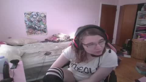 Snapshot of ariathebrat chatting on 04.22.26 Ariathebrat online show from 04.22.26