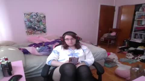 Snapshot of ariathebrat chatting on 06.19.26 Ariathebrat online show from 06.19.26