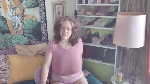 Arielle Ari online show from 10.31.25