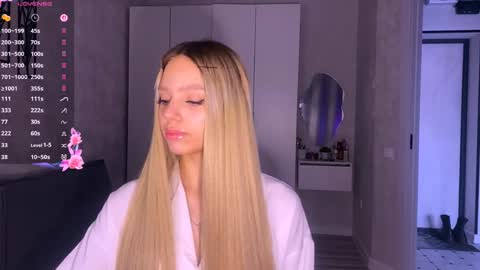 Snapshot of arielarlt chatting on 04.30.26 Ase online show from 04.30.26