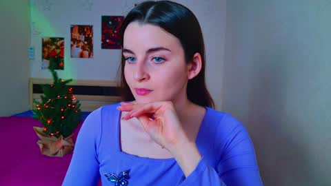 arielstonks_lovee online show from 12.18.24