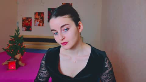 arielstonks_lovee online show from 12.20.24