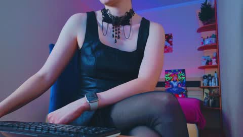 arielstonks_lovee online show from 01.08.25