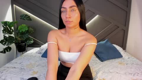 Snapshot of ariiaa_1 chatting on 01.14.25 ARIANNA online show from 01.14.25
