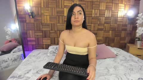 Snapshot of ariiaa_1 chatting on 01.17.25 ARIANNA online show from 01.17.25