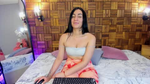 Snapshot of ariiaa_1 chatting on 01.22.25 ARIANNA online show from 01.22.25