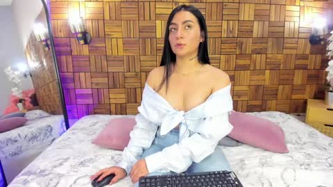 Snapshot of ariiaa_1 chatting on 01.23.25 ARIANNA online show from 01.23.25