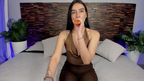 Snapshot of ariiaa_1 chatting on 10.11.25 ARIANNA online show from 10.11.25