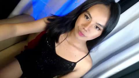 Snapshot of arilovesu chatting on 11.21.25 hi follow me its ARI online show from 11.21.25