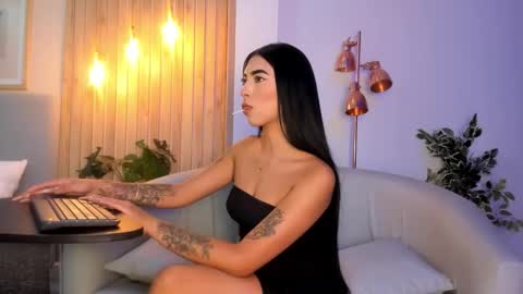 Snapshot of arirobert_ chatting on 09.14.25 Ari Robert online show from 09.14.25