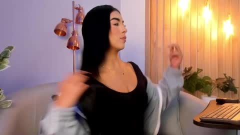 Snapshot of arirobert_ chatting on 09.15.25 Ari Robert online show from 09.15.25