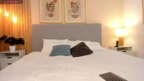 Snapshot of arirobert_ chatting on 09.18.25 Ari Robert online show from 09.18.25