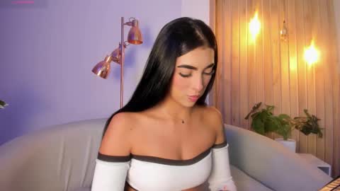 Snapshot of arirobert_ chatting on 10.04.25 Ari Robert online show from 10.04.25