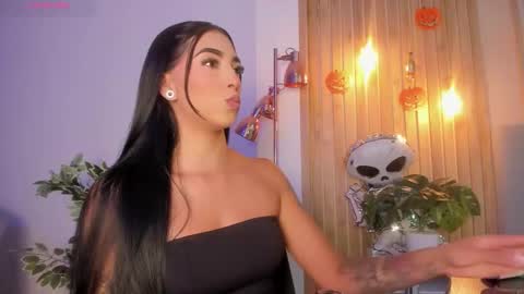 Snapshot of arirobert_ chatting on 10.14.25 Ari Robert online show from 10.14.25