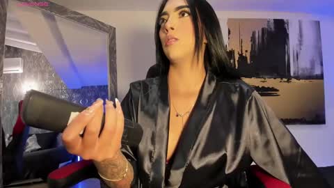 Snapshot of arirobert_ chatting on 10.24.25 Ari Robert online show from 10.24.25