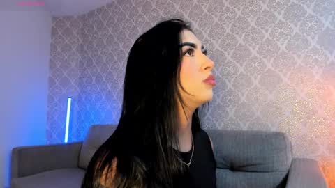 Snapshot of arirobert_ chatting on 11.19.25 Ari Robert online show from 11.19.25