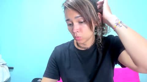 Snapshot of arisha_fox chatting on 01.21.25 Erik online show from 01.21.25