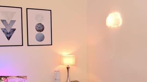 Snapshot of arivega chatting on 01.12.26 Nice to meet you thumb up me please its important I LOOK MY BIO DOWN online show from 01.12.26