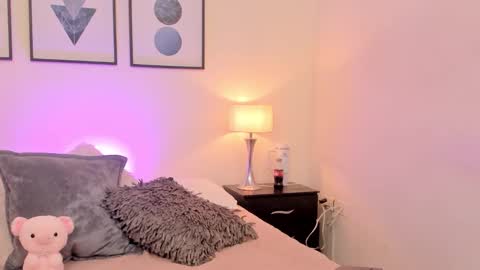 Snapshot of arivega chatting on 02.18.26 Nice to meet you thumb up me please its important I LOOK MY BIO DOWN online show from 02.18.26