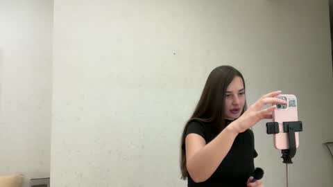 Snapshot of arivelle chatting on 11.17.25 arivelle online show from 11.17.25