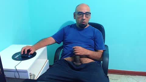 Snapshot of arnelux72 chatting on 02.02.25 arnelux72 online show from 02.02.25